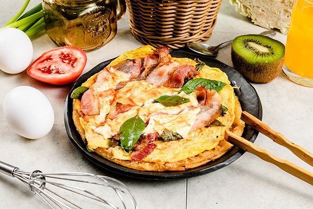 Classica pizza con cipolla e pancake